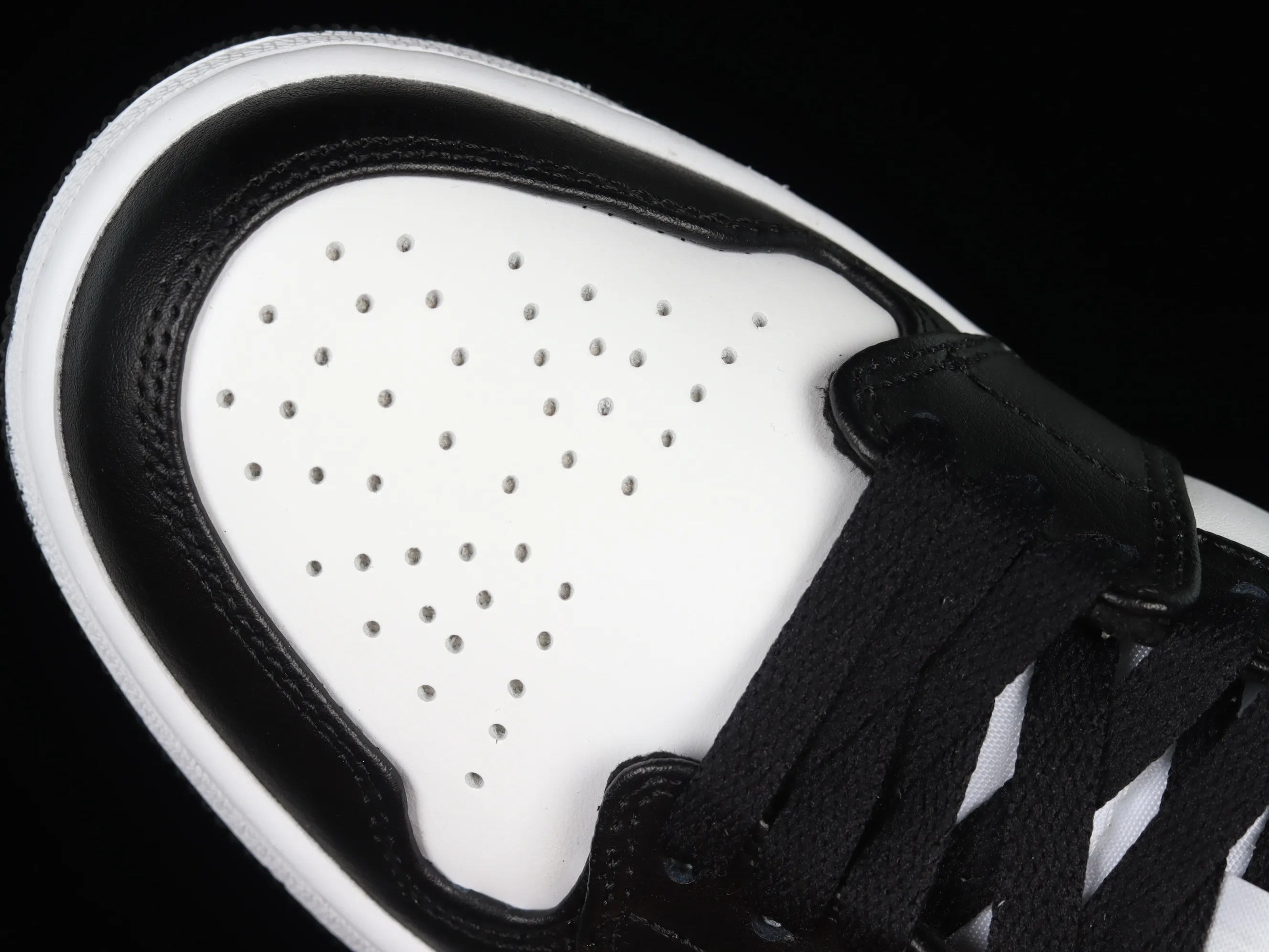 All categories Air Jordan Jordan series basketball shoes Air Jordan 1 Mid Air Jordan 1 Mid AJ1 Joe 1 naked eye 3D black and white Zhongbang basketball shoes DR9495-001